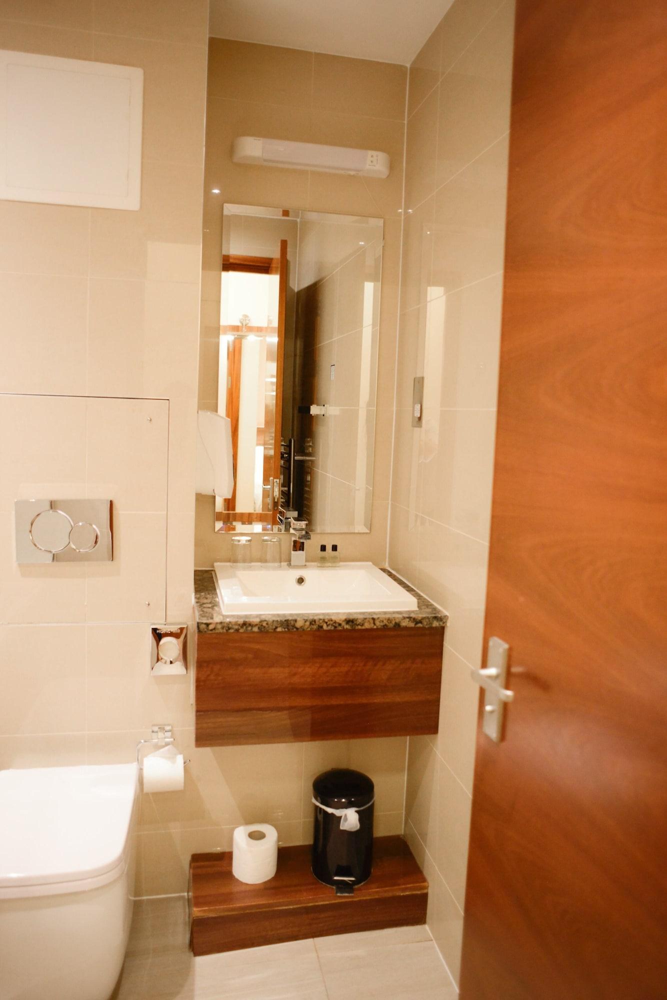 Airlink Hotel 4*