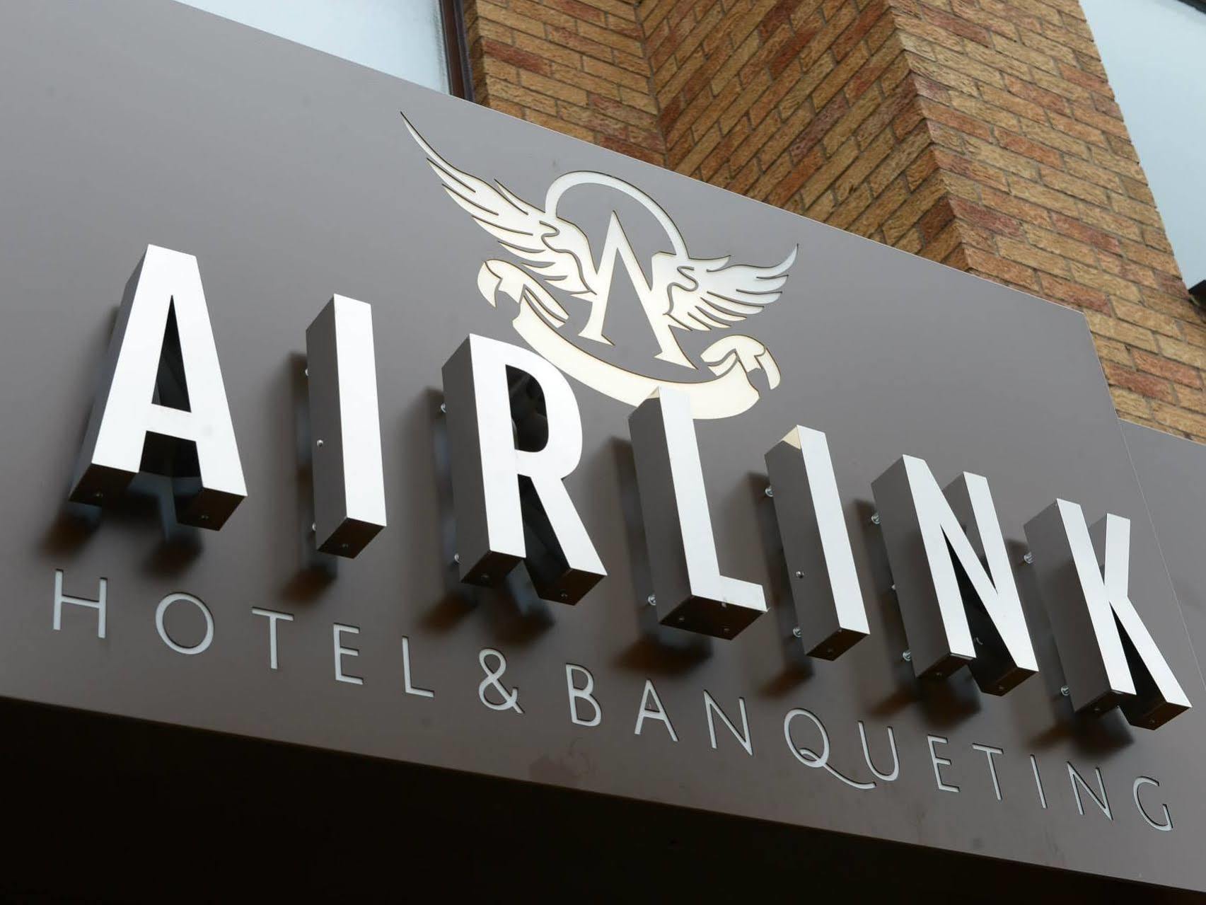 Airlink Hotel 4*